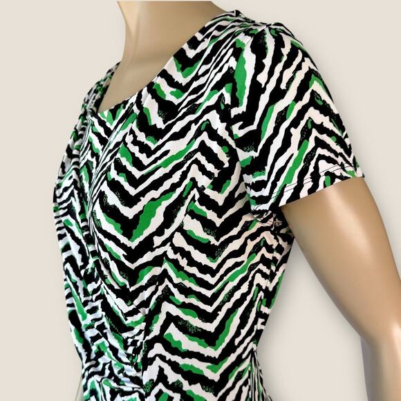 Dana Buchman Short Sleeve Ruched Faux Wrap Dress Stretchy Size L Zebra Stripes - Picture 7 of 13
